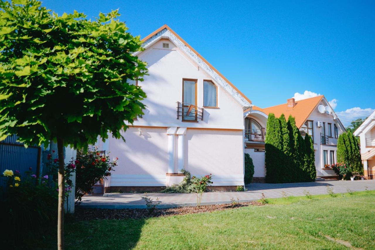 U Anity Hotel Uzhhorod Exterior photo